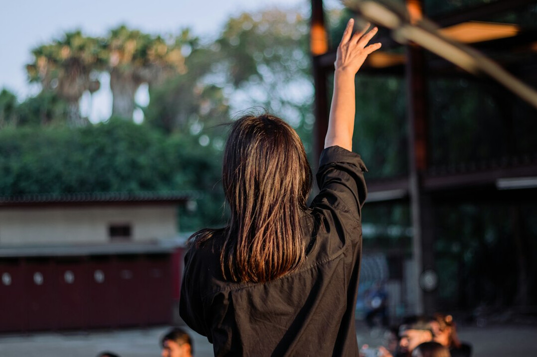 Brazilian woman speaking confidently to a group during a communication workshop