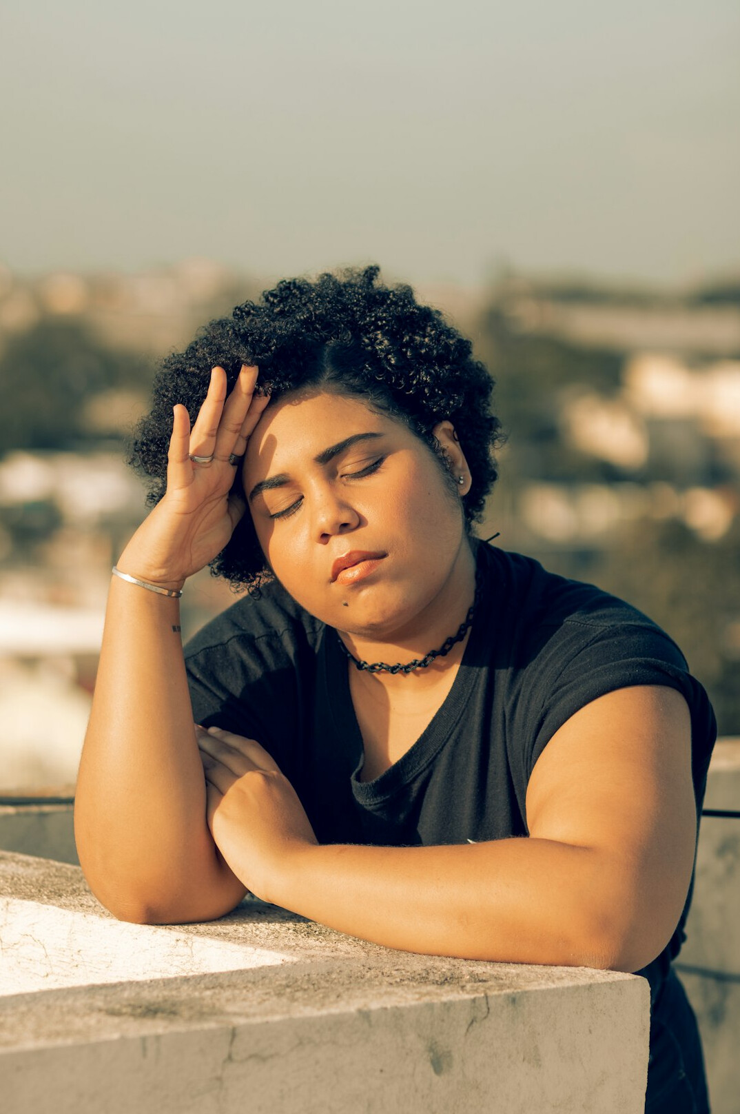 Portrait of a Brazilian woman specialist in emotional resilience